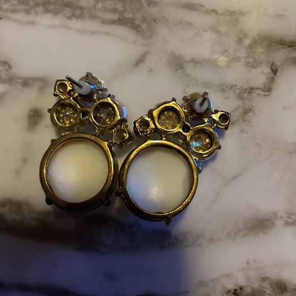 🚫SOLD🚫 Big Pearl & Rhinestone Earrings - Picture 4 of 4